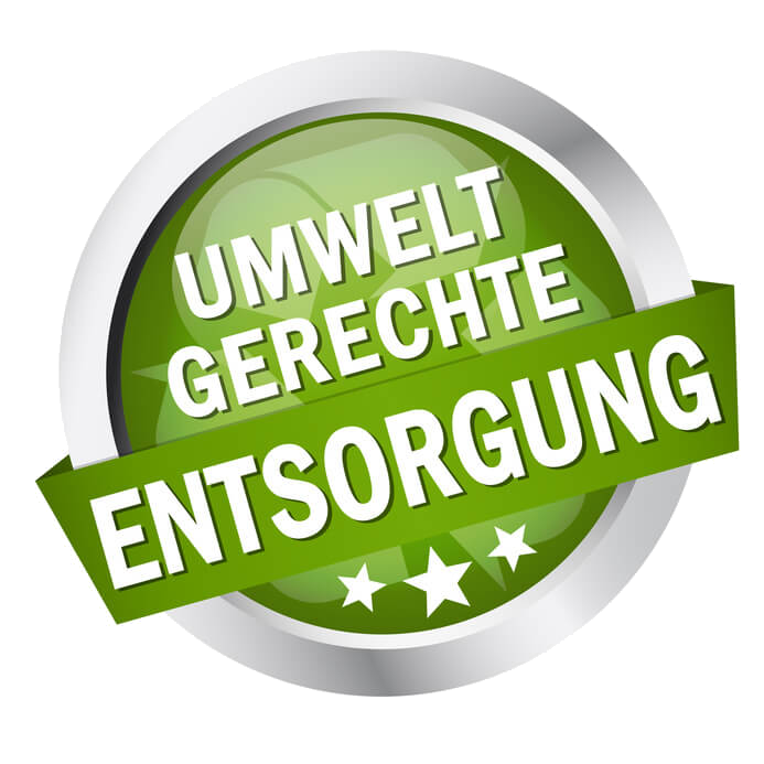 Grünes, rundes Abzeichen mit metallischem Rand und der Aufschrift Umweltgerechte Entsorgung sowie drei weißen Sternen für unseren professionellen Umzugsservice.